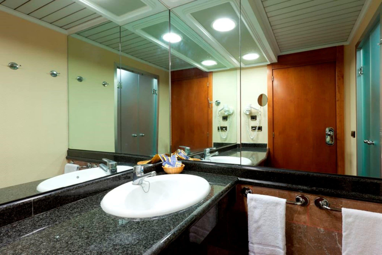 Bathroom 5, Gran Hotel Bali, Alicante