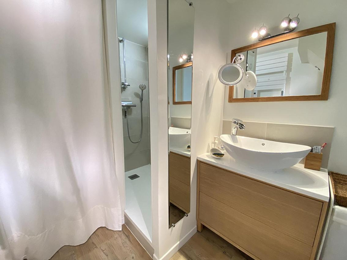 Bathroom 3, L'Ecrin des bords de l'Erdre - Maison avec exterieur et parking, Loire-Atlantique