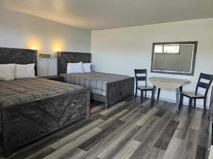 Bedroom 4, Motel 81, Lackawanna