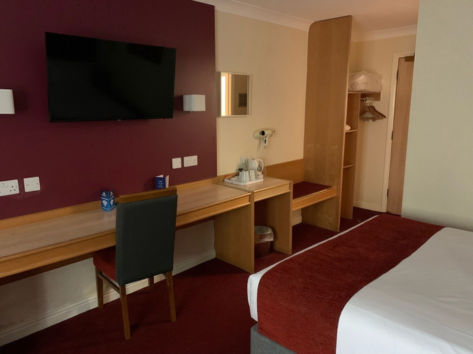 Bedroom 2, Days Inn by Wyndham Southampton Rownhams, Hampshire
