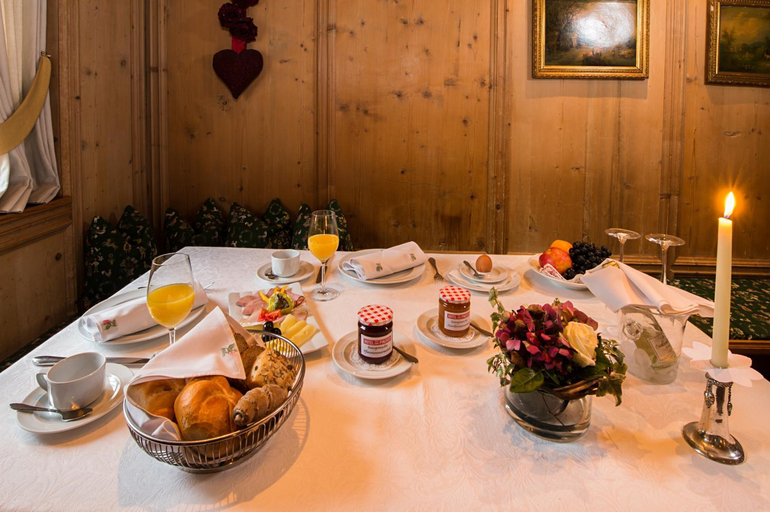 Others 5, Hotel Zum Pinzger, Schwaz