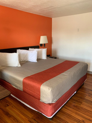 Bedroom 3, Imperial Inn, Burlington