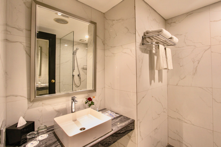 Bathroom 11