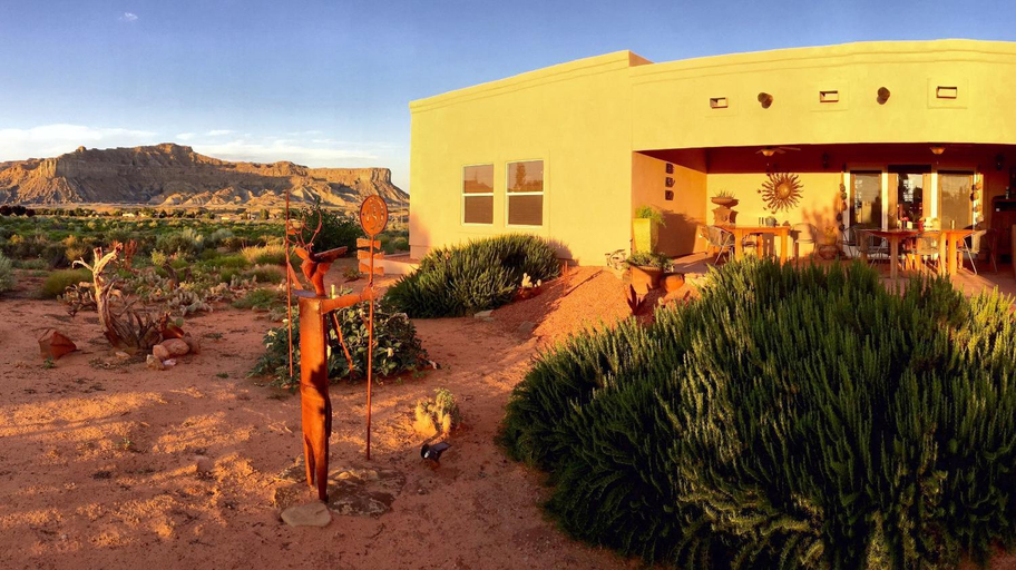 Exterior & Views 1, Dreamkatchers Lake Powell Bed Breakfast, Kane
