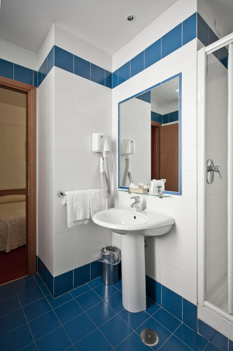 Bathroom 4, Hotel Fortuna, Ancona