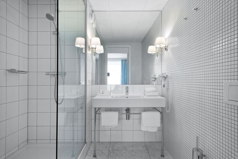 Bathroom 3, PREMIER SUITES PLUS Antwerp, Antwerpen