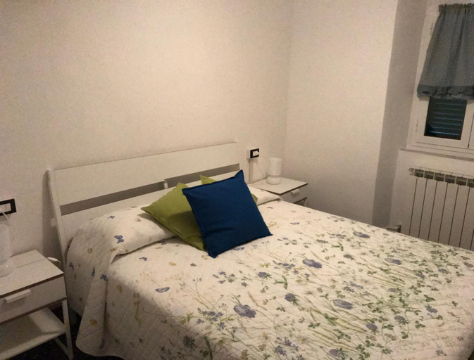 Bedroom 1, Alba, Genova