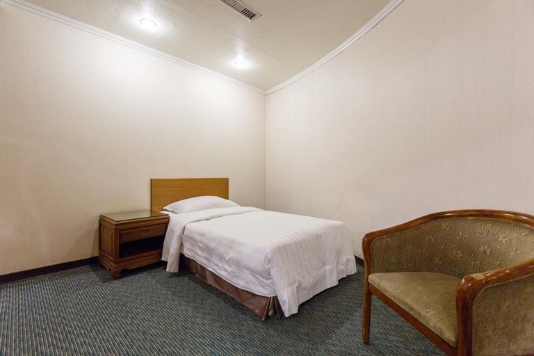 Bedroom 13