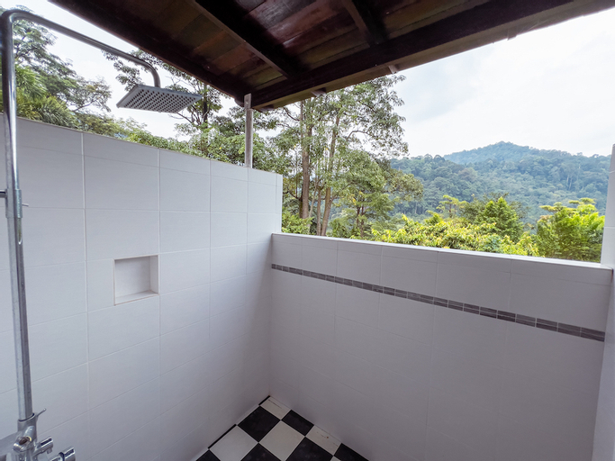 Bathroom 9