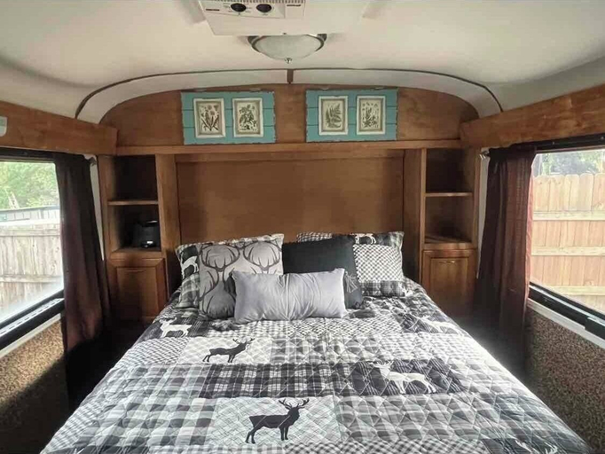 Bedroom 2, EL948, Comal