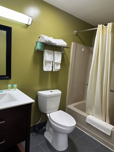 Bathroom 4, Wickford Motor Inn, Washington
