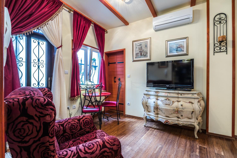 Facilities 3, Emperor's Suites, Split