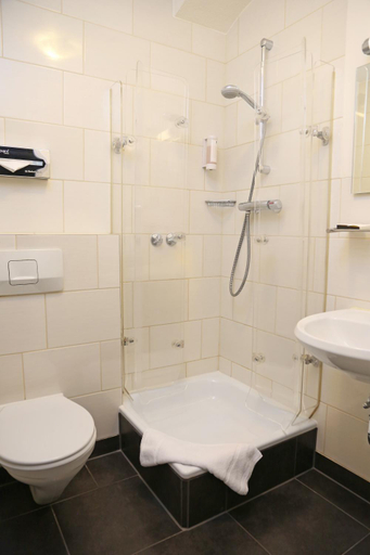 Bathroom 2, Park Hotel am Berliner Tor, Hamburg