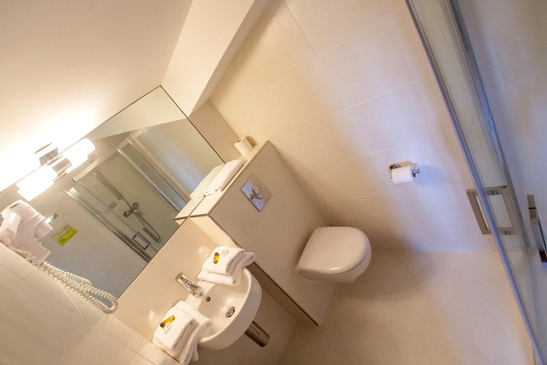 Bathroom 4, Hotel Cesario, Haute-Corse