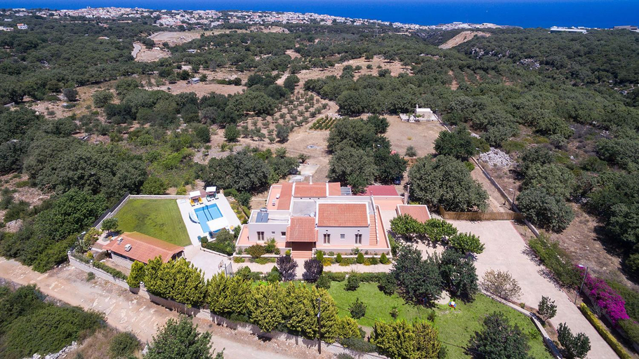 Others 3, Villa Acorn, Crete