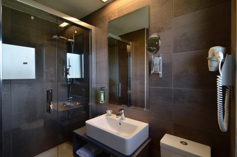Bathroom 4, Ellopia Point Hotel, Epirus