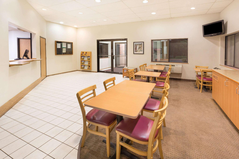 Public Area 2, Super 8 by Wyndham Bend, Deschutes