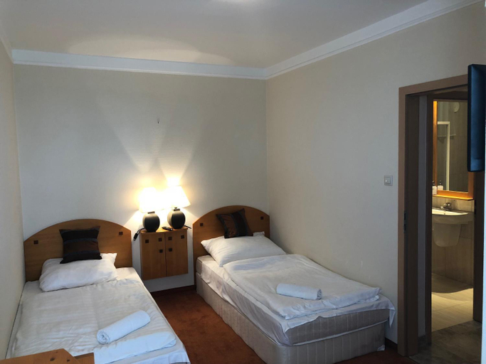 Bathroom 2, Luxus Golf Apartment, Csepreg