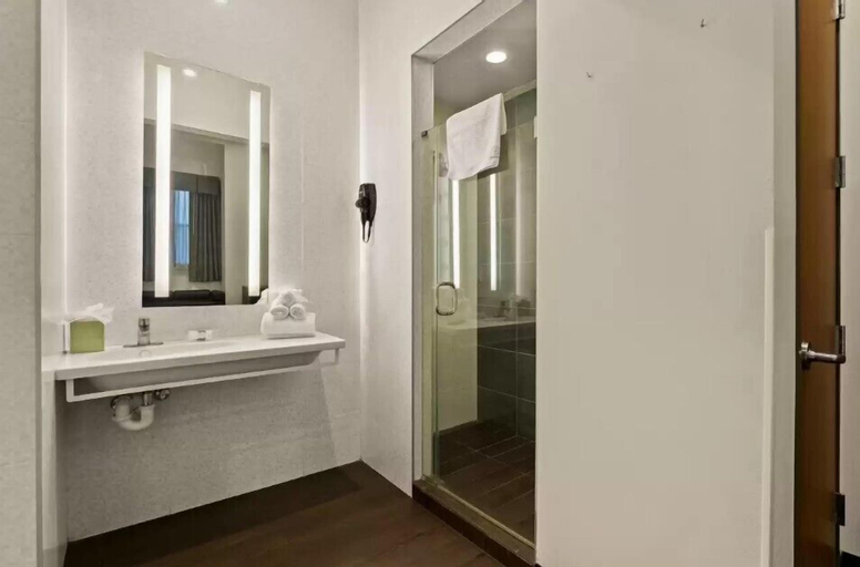 Bedroom 4, Quality Inn Center City, Philadelphia