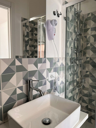 Bathroom 3, Porta sul mare, Vibo Valentia