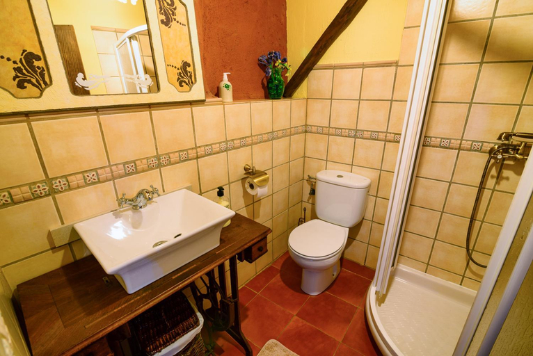 Bathroom 4, Casa do Eiro, León