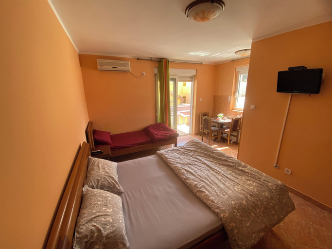 Bedroom, Vila barajič