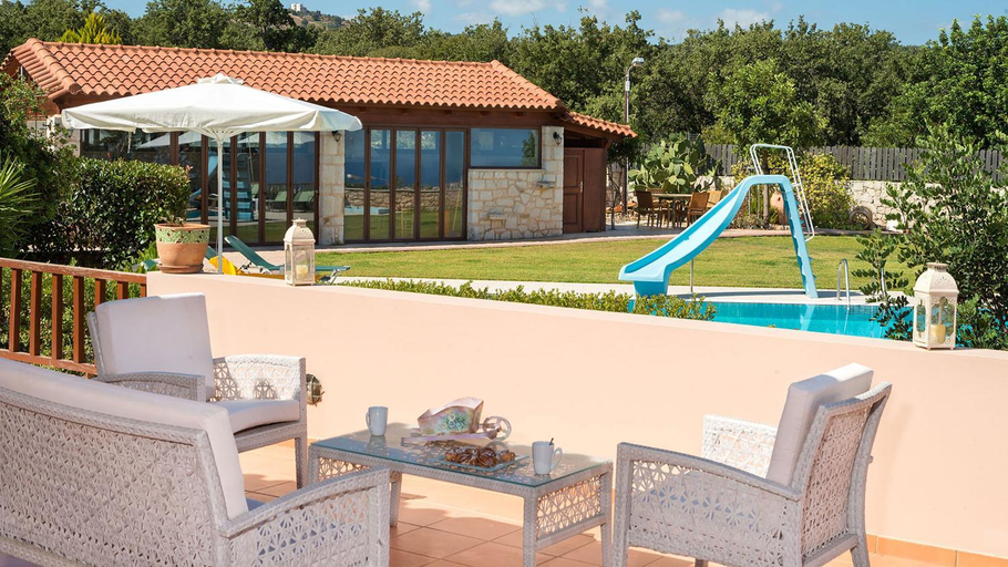 Others 4, Villa Acorn, Crete