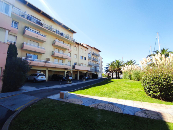 Exterior 1