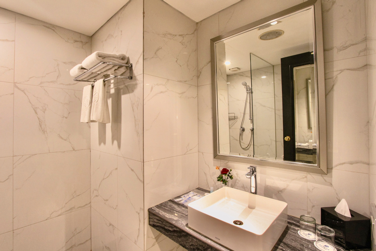 Bathroom 10