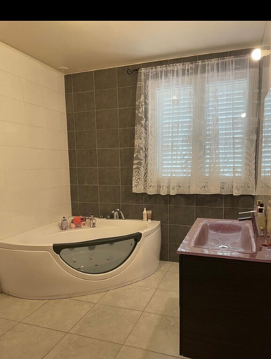 Bathroom 4