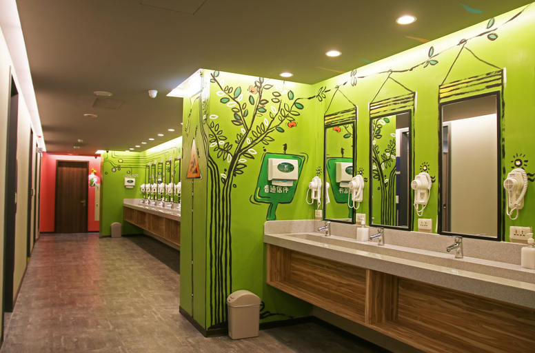 Bathroom 4, backpackers hostel - Changchun, Taipei City