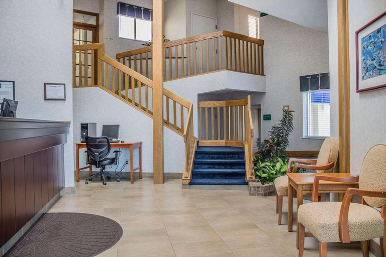 Public Area 2, Quality Inn Port Clinton Waterfront, Ottawa