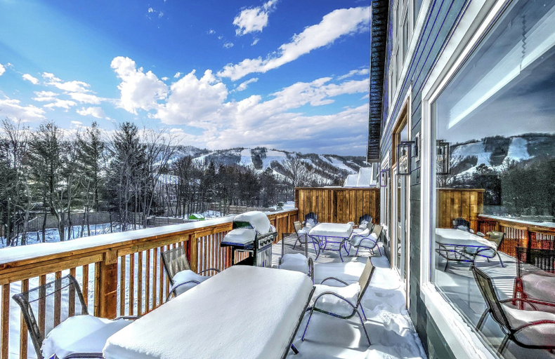 Others 5, Brand New 7 bdrm Luxury Cottage with Private Beach Access, BBQ,7.5 baths, Hot Tub, Ping Pong Table, Grey