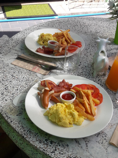 Food & Drinks