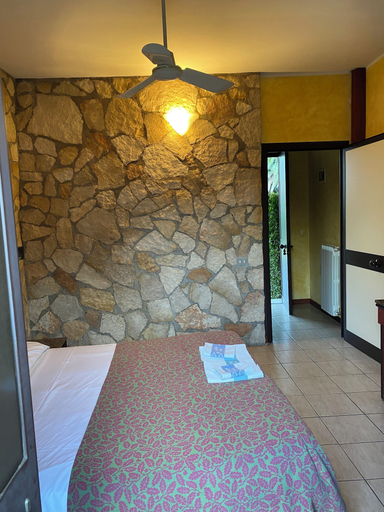 Bedroom 2, American Motel, Latina