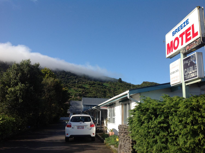 Others 4, Breeze Motels, Grey