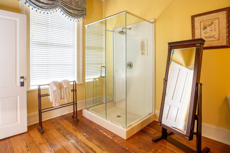 Bathroom 3, The Gastonian, Chatham