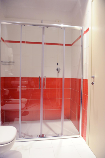 Bathroom 10
