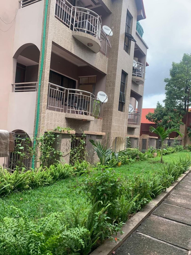 Exterior 5, Momo, Kinshasa