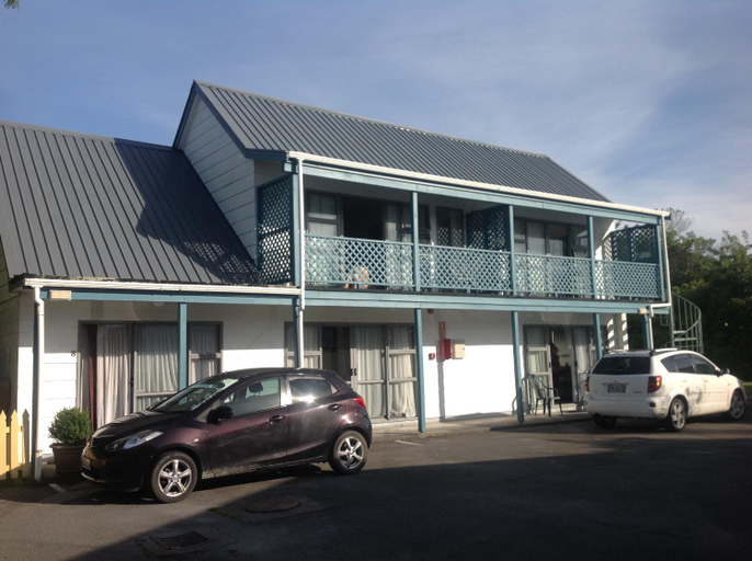 Others 2, Breeze Motels, Grey