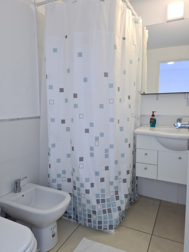 Bathroom 4, SMA Flats, Confluencia