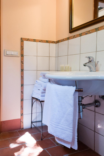 Bathroom 3, Il Borghetto Tuscan Holidays, Siena