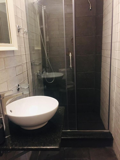 Bathroom 3, Saxonis Houses, Epirus