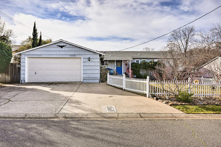 1 Mi to Main Street Sutter Creek Poolside Oasis!, Amador