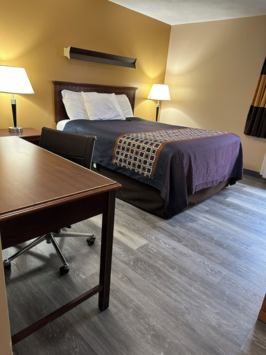 Bedroom 5, Wickford Motor Inn, Washington