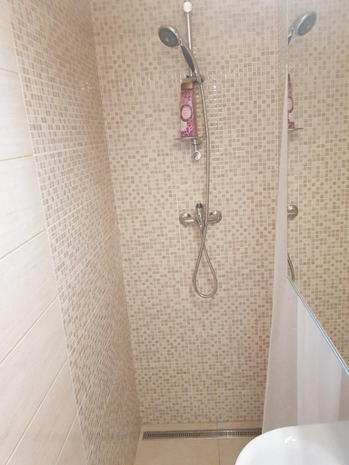 Bathroom 2, Little Green House, Komiža