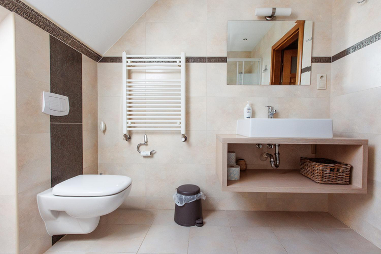 Bathroom 4, Dolina 3 Stawow Tarnawka, Łańcut