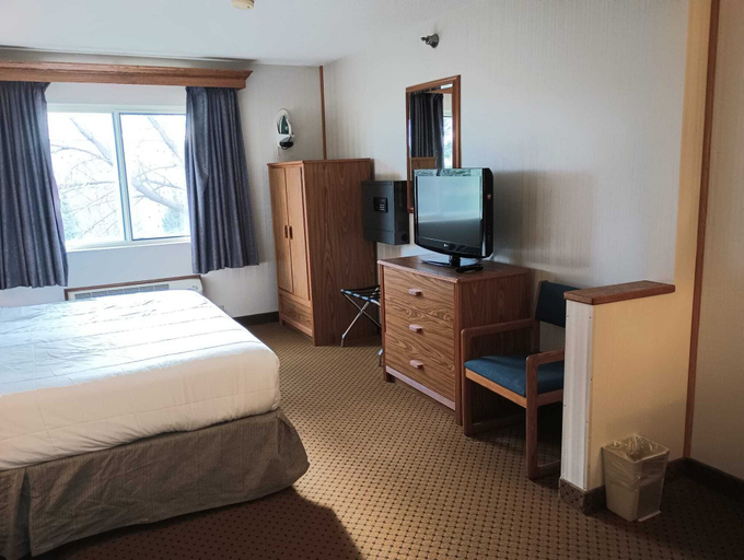 Bedroom 2, Miriam Hotel, Burleigh