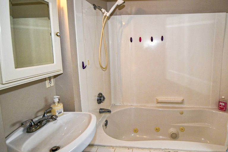 Bathroom 4, Love Shack, Essex
