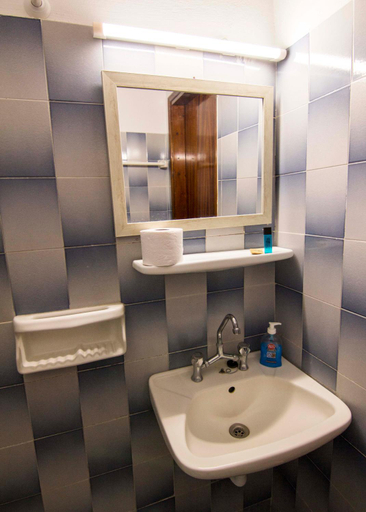 Bathroom 3, Nitsas studio's, South Aegean
